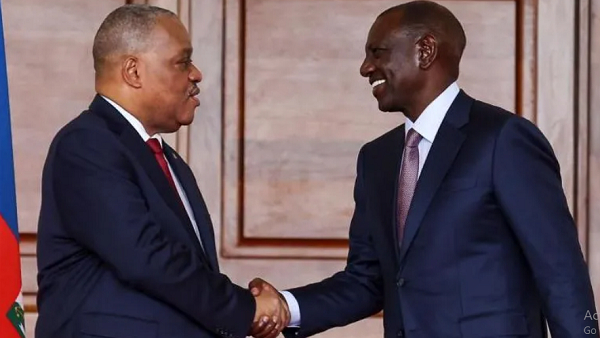 Haiti's Prime Minister Garry Conille (L) is in Kenya for talks with President Willian Ruto (R)