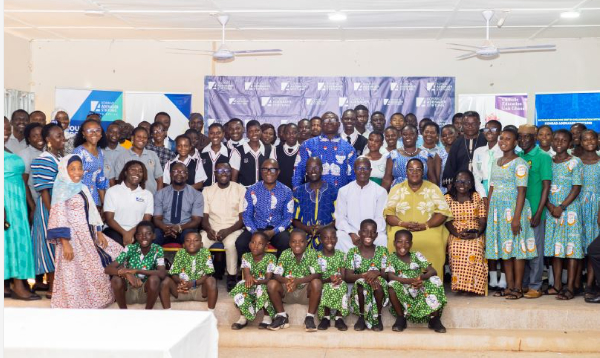 Student pose for a photo with teachers