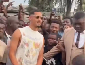 William Saliba met fans and relatives in Cameroon