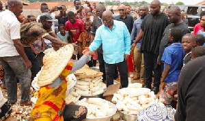 President Akufo-Addo interacting with market women