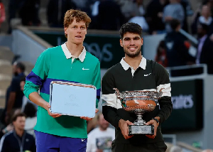 Jannik Sinner (L) lost the French Open title to Carlos Alcaraz (R)