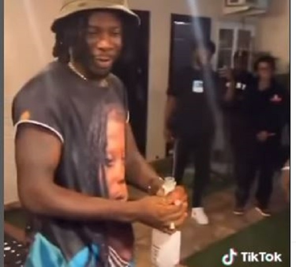 Stonebwoy popping champagne to celebrate Black Sherif's birthday