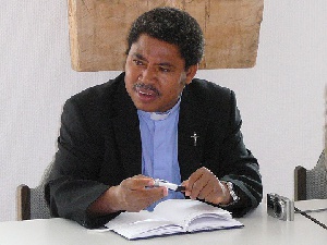 Deputy Chief of Staff, Samuel Abdulai Jinapor said the Bishop begged on his knees