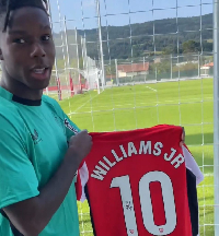 Nico Williams with the number 10 jersey