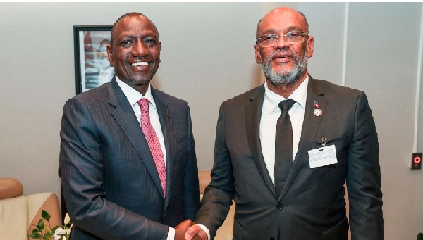 Kenya's President William Ruto (L) shakes hands with Haiti Prime Minister Ariel Henry in New York