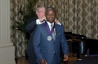 Dr. Kofi Boahene receiving an award from the University of Central Arkansas