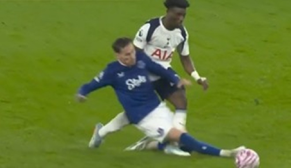 James Garner (in blue jersey) gave Kudus a dangerous sliding tackle