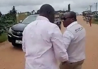Kwesi Bonzoh (right) goes head on with Emmanuel Armah Kofi-Buah (left)