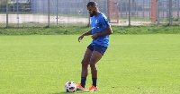 Phil Ofosu-Ayeh warming up during a training session