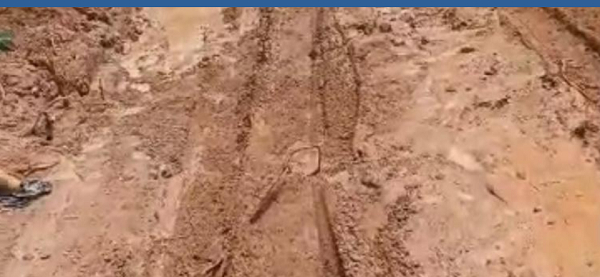 The situation on the road has left several heavy-duty vehicles stranded