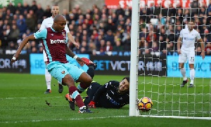 Watch Andre Ayew's first West Ham goal
