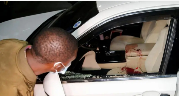 Di attack happun near one busy roundabout wia traffic officers dey often dey