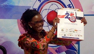 Quiz mistress Dr. Elsie Kaufmann displaying her paper bag at the National Science & Maths Quiz