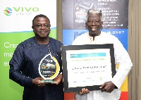 Ebenezer Faulkner (left), Managing Director of Vivo Energy Ghana presents an award to a transporter.