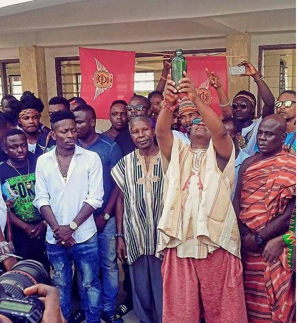 Shatta Wale with the chiefs of Oguaa pouring libation to the gods of the land