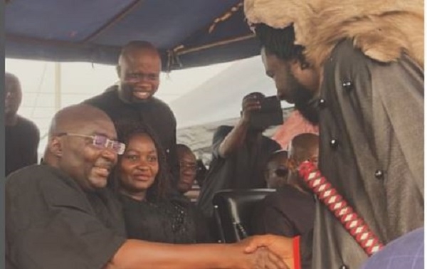 Vice President, Dr. Mahamudu Bawumia shaking hands with Ajagurajah at a funeral