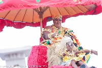 Nanahemaa Ekua Tsetsewa I, Mputuhemaa of Biriwa, in her palanquin