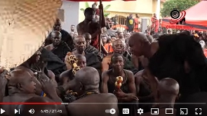 Goaso bowing to the Asantehene