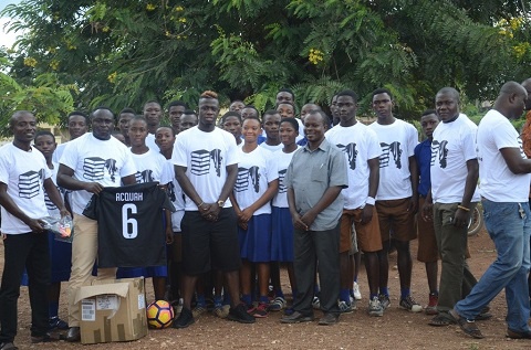 Afriyie Acquah with some of the students