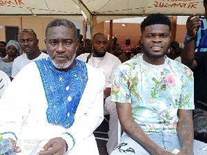 Thomas Partey (R) with his father