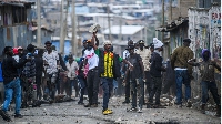 Proteters as dem dey face police for Kenya capital, Nairobi
