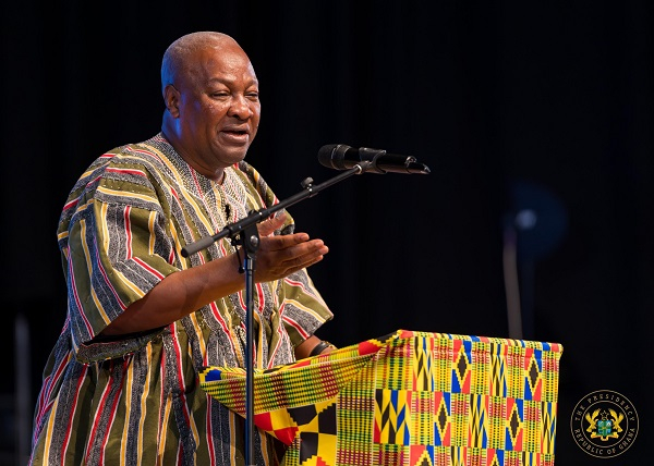 President Mahama speaking at the town hall meeting in London