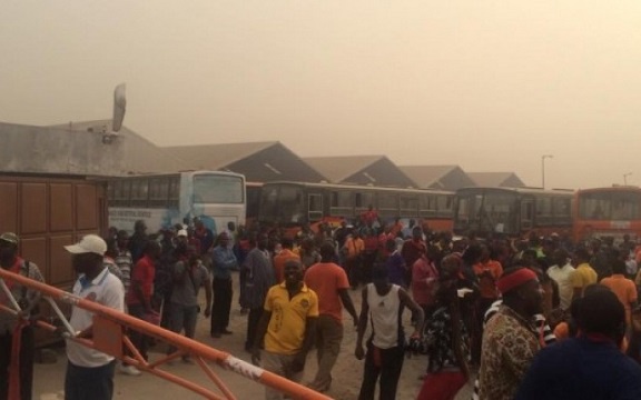 Workers of the Metro Mass Transit Limited demonstrated against leadership of the company