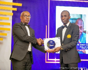 Ernest Owusu-Bempah receiving his award