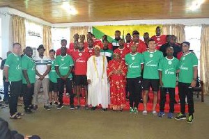 President Dr. Ikililou Dhoinine with members of the national team, the Les Coelacanthes
