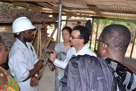 British High Commissioner, Jon Benjamin, interacts with youth in bamboo technology