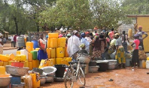 People in long queue to fetch water