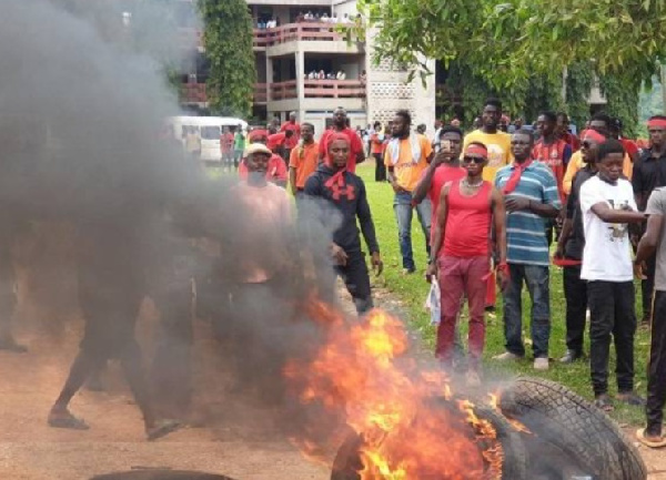Demonstrators burning tyres at the premises of the Assembly