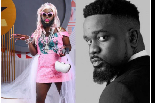 DJ Azonto (L) has threatened Sarkodie over the use of 'Attassa'
