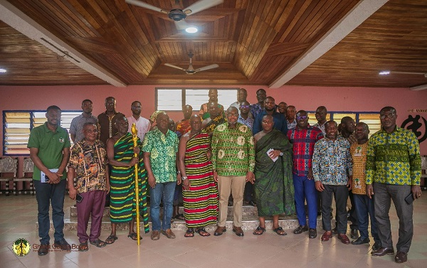 The Paramount Chief urged the new COCOBOD management to continue stalled projects