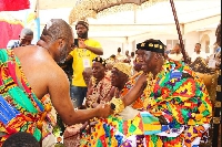 Dr Matthew Opoku Prempeh greeting the Krachiwura, Nana Mprah Besemuna