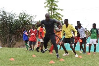 Stephen Appiah trains with kids
