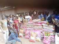 The lawmaker presented 100 bags of rice and other items to the beneficiaries