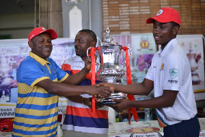 Mozley Boakye Yiadom (R) receiving the trophy