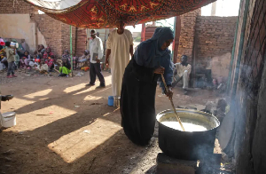 Preparing food to be distributed to people in need in Khartoum