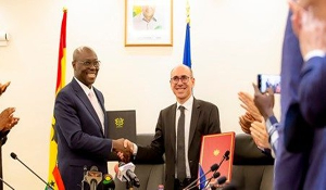 Finance minister, Cassiel Ato Forson (L) and the Secretary-General of Paris Club, William Roos (R)