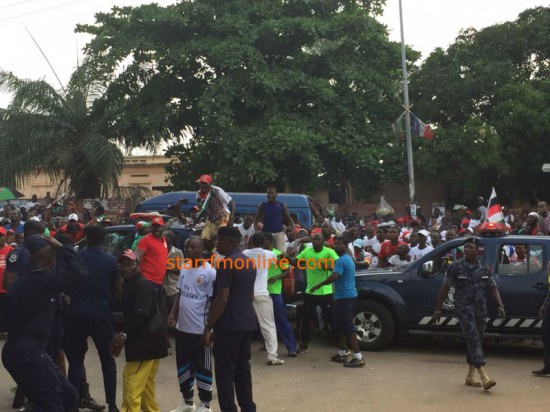 Some supporters of the NDC and NPP clash at Nima