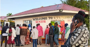 Worried parents gada outside di school for Gilgil