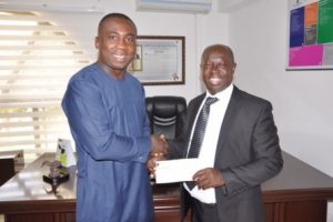 Adu Sarkodie Present Cheque Yeboah