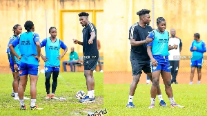 Onana tutoring some young female goalkeepers