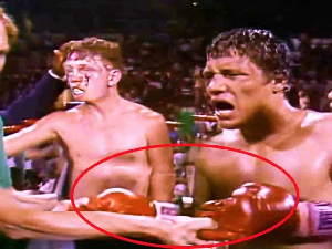 Billy Collins Jr (L) and Luis Resto (R) during the fight