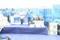 Elijah Oluwafemi Zebulon receiving his prize