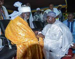 Vice President Mahamudu Bawumia paying respects to the Chief Imam