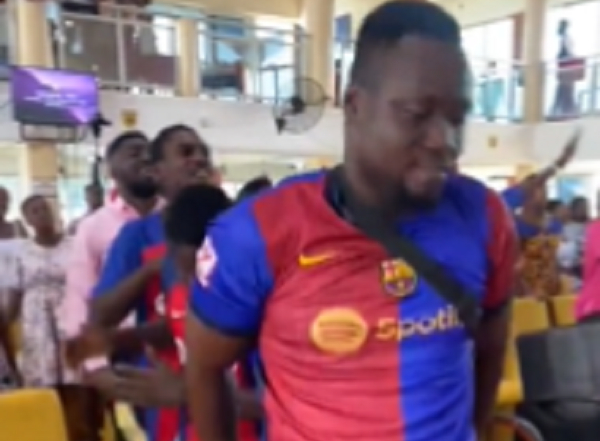 Some Ghanaian Barcelona fans dancing in church to celebrate win over Real Madrid