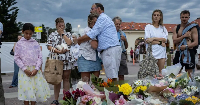 Mourners gathered to pay silence and respect to the victims of the Bondi Beach attack