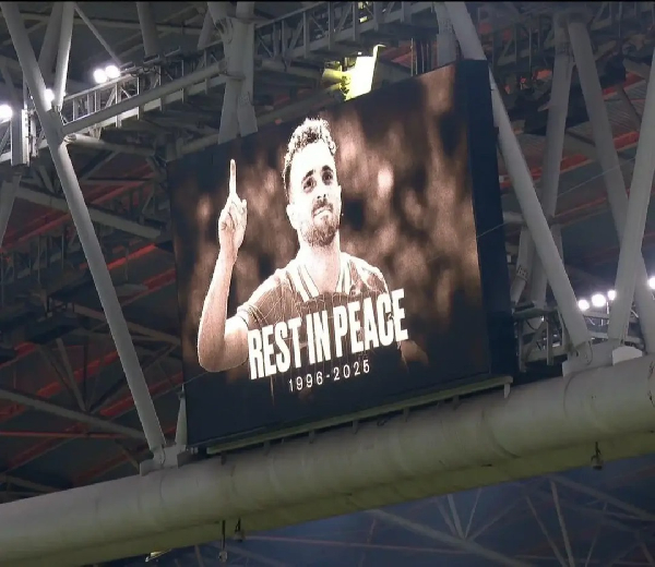 Galatasaray displayed a picture of Diogo Jota at their stadium